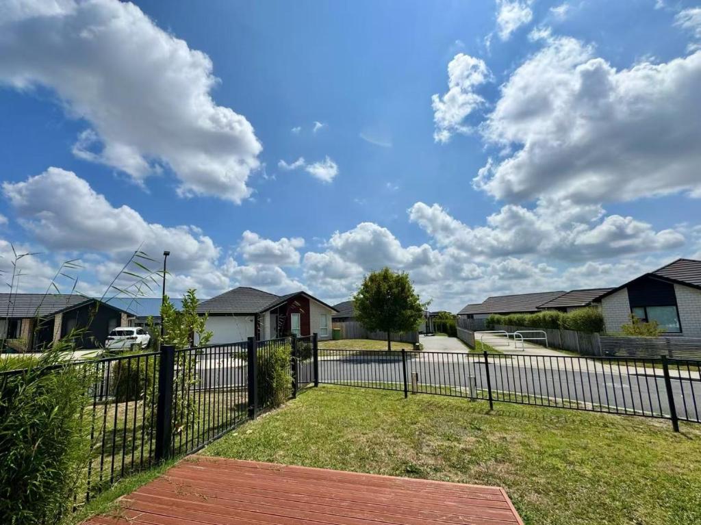 Modern Comfy 3 Bedrooms House in Chartwell - Resim 40