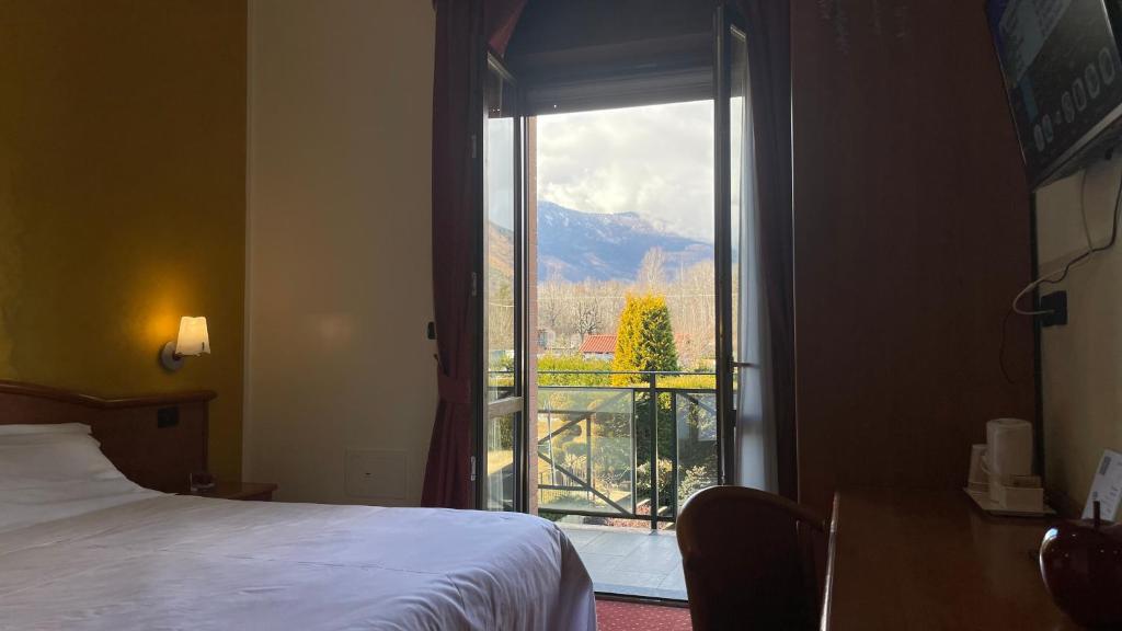 Nespecifikovaný výhled na hory nebo výhled na hory při pohledu z hotelu