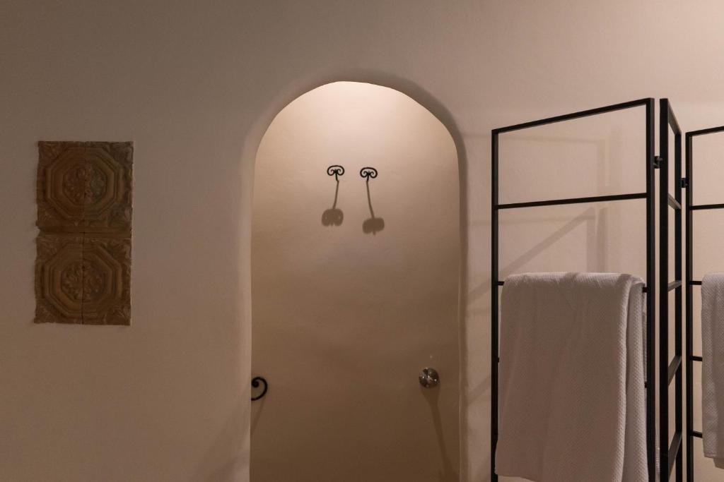 A bathroom at Reserva Rotana Golf Resort