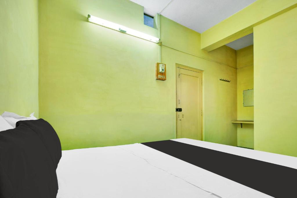 Postel nebo postele na pokoji v ubytování Hotel O RK HOTEL