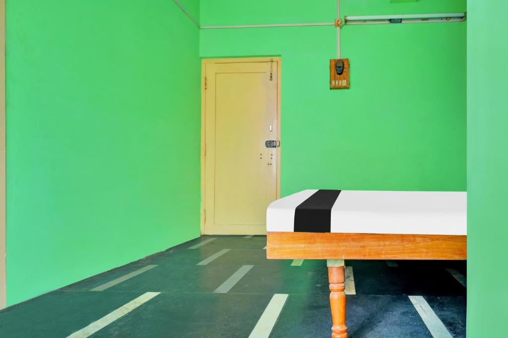 Postel nebo postele na pokoji v ubytování Hotel O RK HOTEL