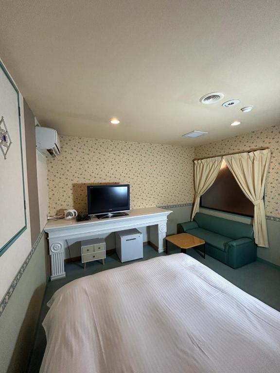 TV a/nebo společenská místnost v ubytování ホテル かくれんぼ Hotel kakurenbo