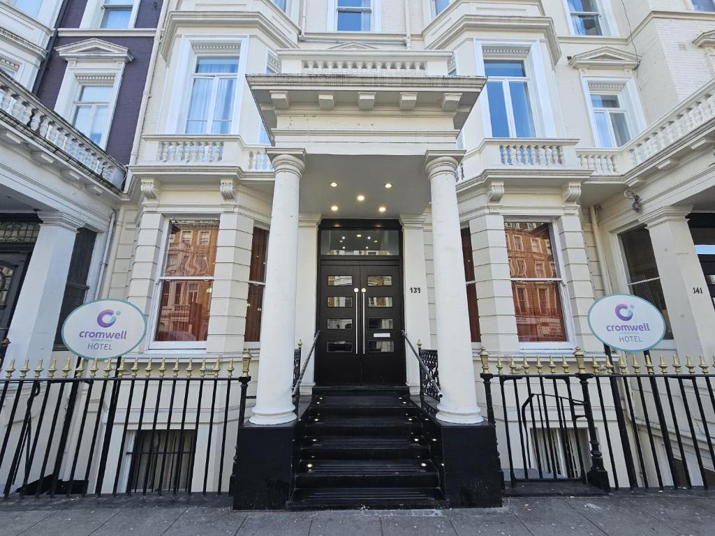 Cromwell Hotel - Resim 1