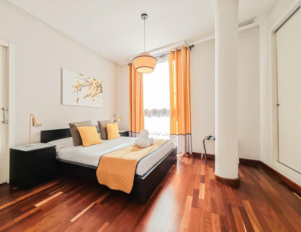 Postel nebo postele na pokoji v ubytování AZZ Sevilla Torre de la Plata Apartamentos
