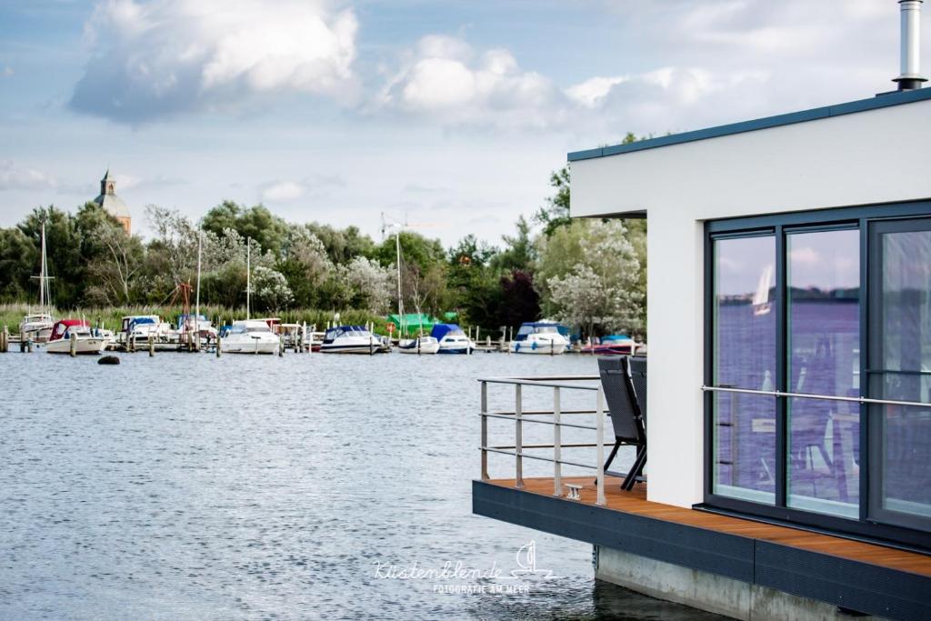 Floatinghouses BernsteinResort - Holiday Home