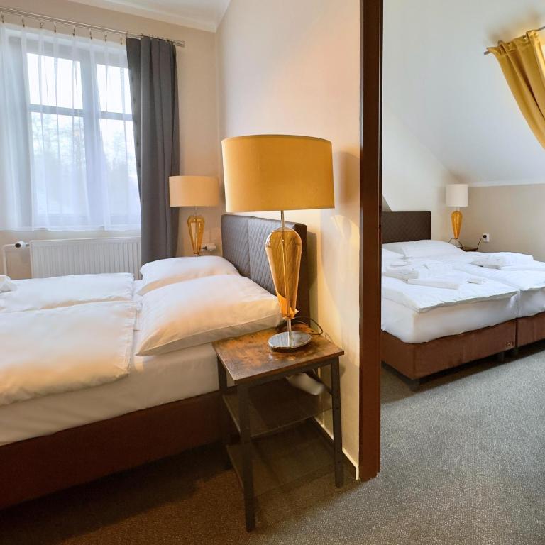 Postel nebo postele na pokoji v ubytování Hotel Zelený dům