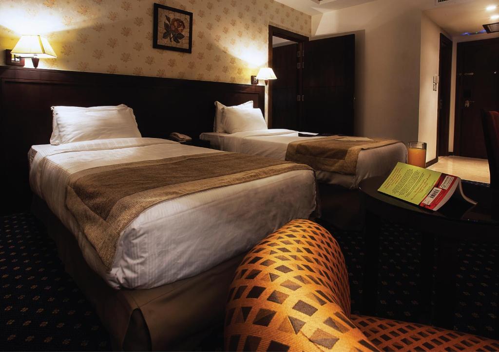 Seven Roses Hotel - Chambre Lits Jumeaux De Luxe
