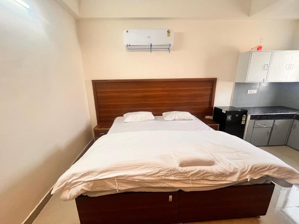 Kuchyň nebo kuchyňský kout v ubytování Apna Homes Stay & Hotel I Gurugram I Sector-71
