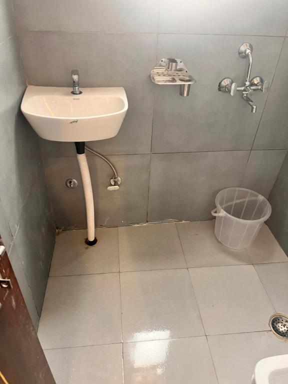 Koupelna v ubytování Apna Homes Stay & Hotel I Gurugram I Sector-71