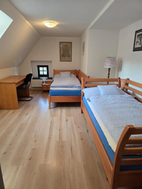 Postel nebo postele na pokoji v ubytování Penzion Pod hradem