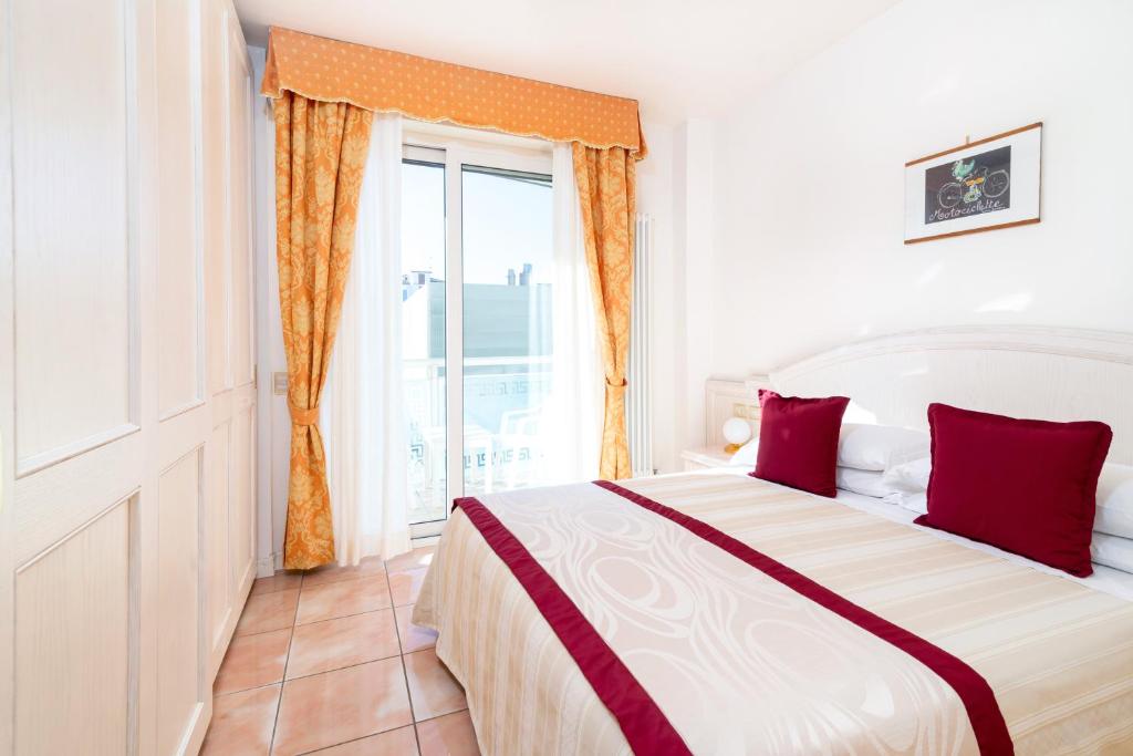 Postel nebo postele na pokoji v ubytování Universal Hotel