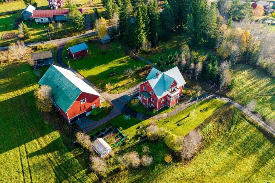 an aerial view of a farm with a barn at Åbergs Gård - BnB Orsa Åberga in Kallmora