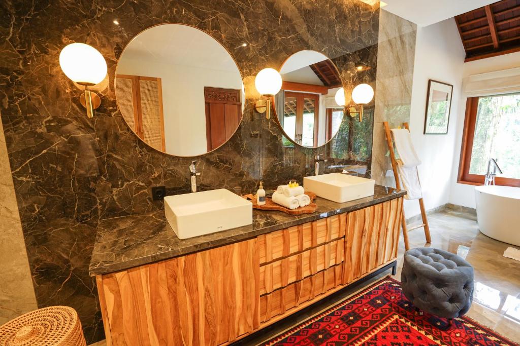 Koupelna v ubytování The Allure Ubud Villas