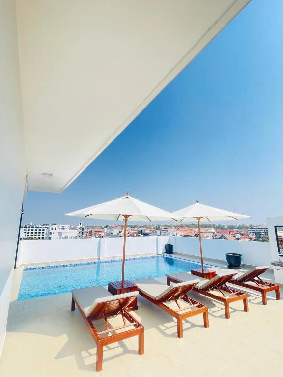 Bazén v ubytování Angkor Channary Hotel nebo v jeho okolí
