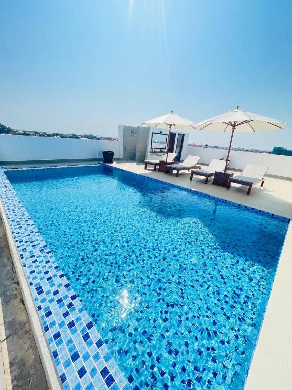 Bazén v ubytování Angkor Channary Hotel nebo v jeho okolí
