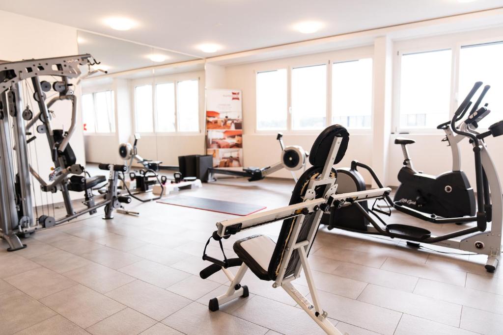 Fitness centrum a/nebo fitness zařízení v ubytování SwissEver Hotel Zug