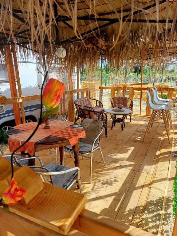 Restaurace v ubytování Къмпинг Европа Юг