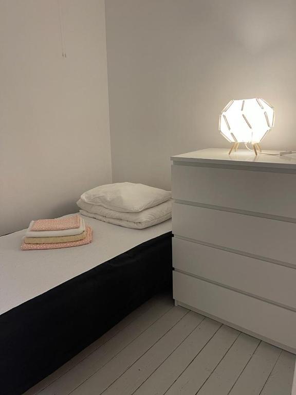 Postel nebo postele na pokoji v ubytování Örebro City Hostel
