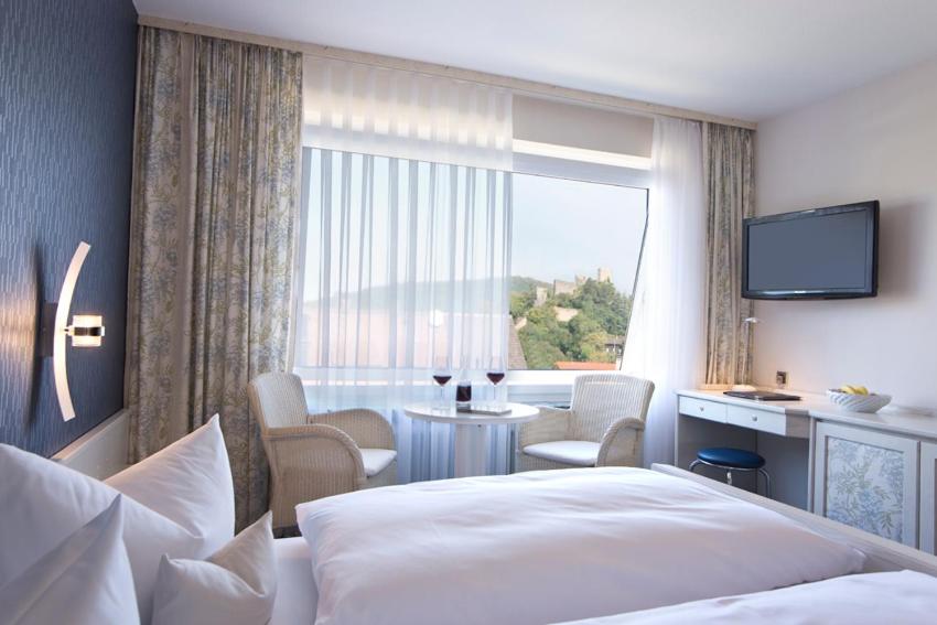 Postel nebo postele na pokoji v ubytování Hotel Burgblick