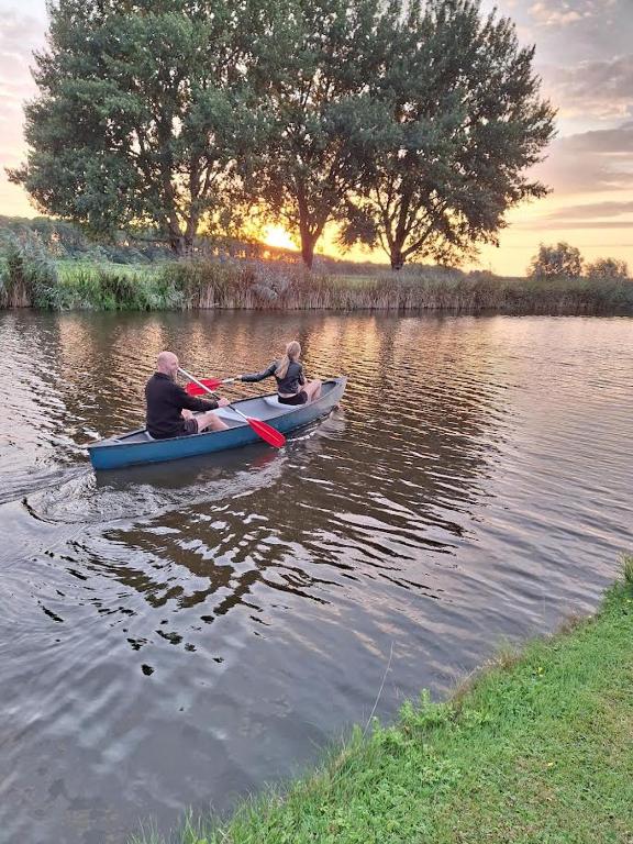 Výhled na řeku, která protéká v blízkosti penzionu – hostince