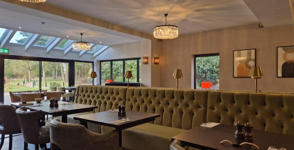 Гостиная зона в Great Hallingbury Manor & Lodges London Stansted