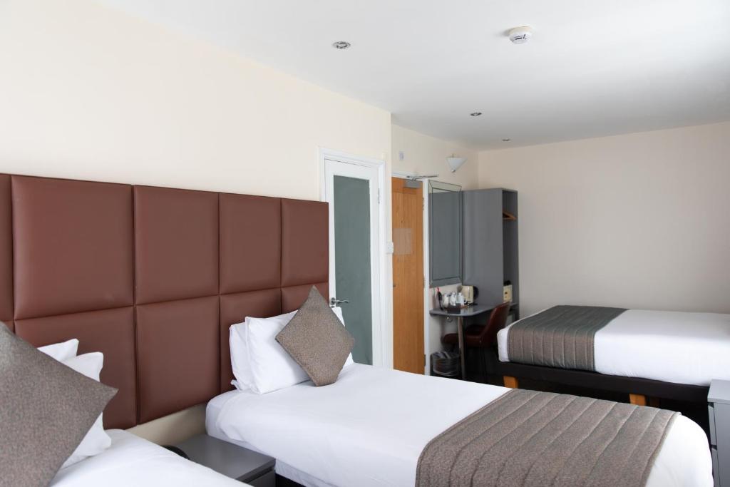Duke Of Leinster Hotel - Quadruple Room
