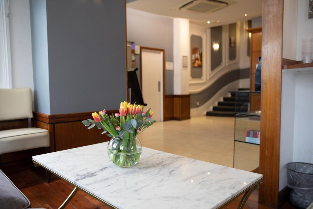 Duke Of Leinster Hotel - Family Room (5 Adults)