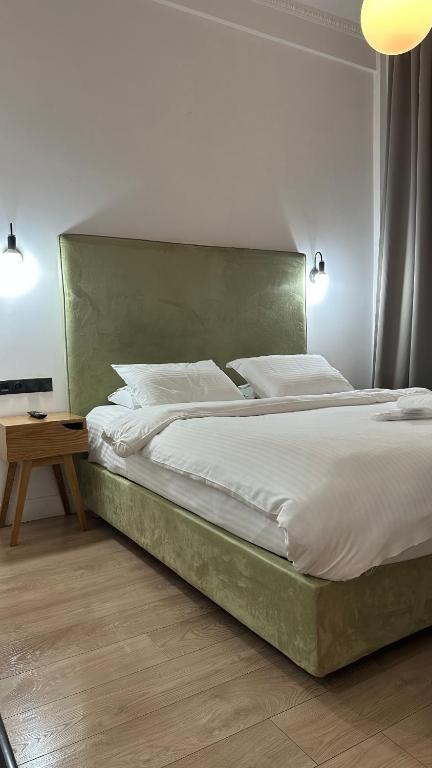 The Maroon Bottle Luxury Suites - Resim 11