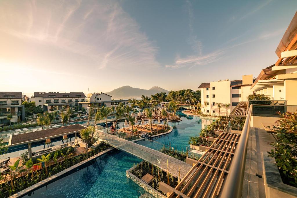 Bazén v ubytování Akra Fethiye The Residence Tui Blue Sensatori - Ultra All Inclusive - Adults Only nebo v jeho okolí