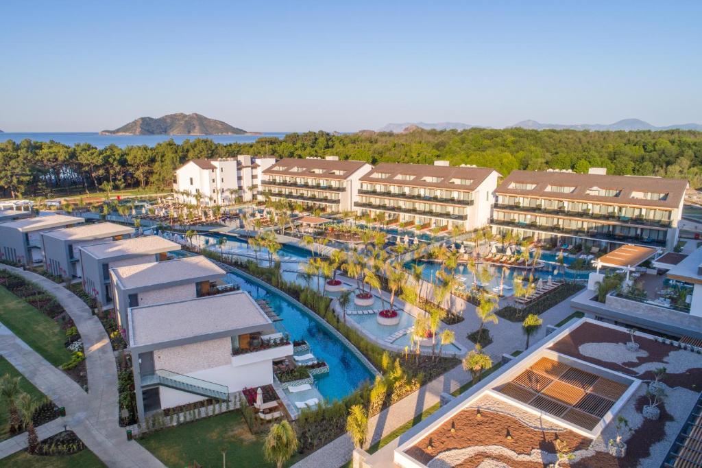 Bazén v ubytování Akra Fethiye The Residence Tui Blue Sensatori - Ultra All Inclusive - Adults Only nebo v jeho okolí