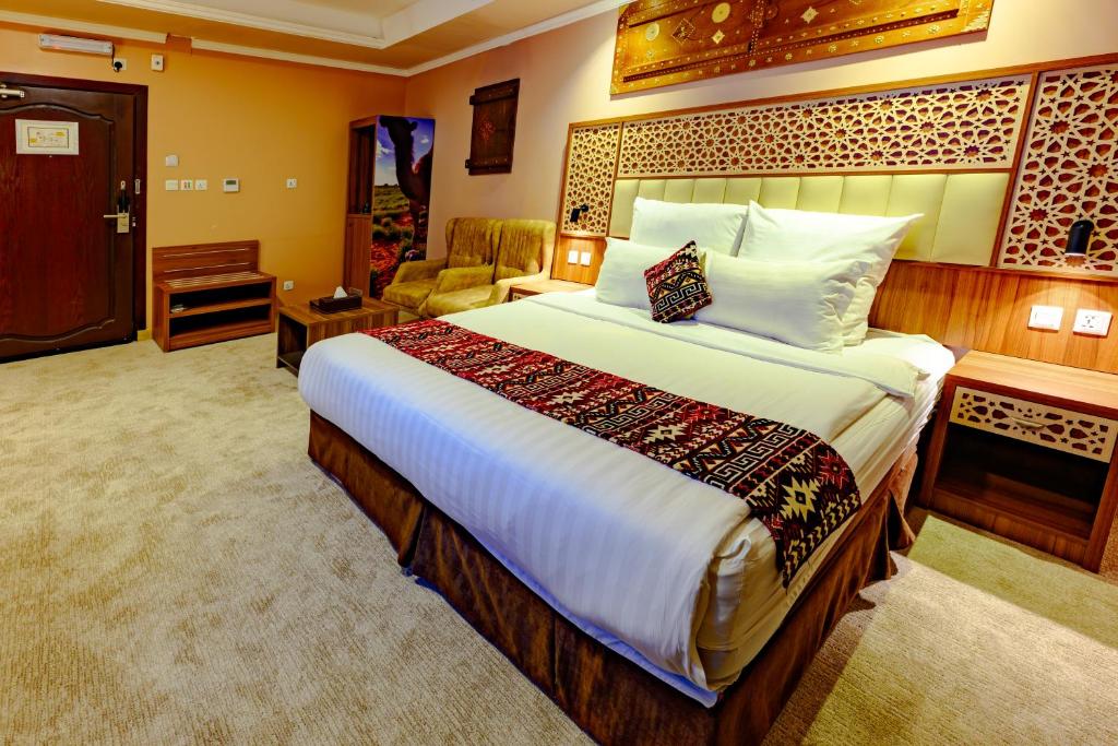 Postel nebo postele na pokoji v ubytování Zaman Homeland Hotel