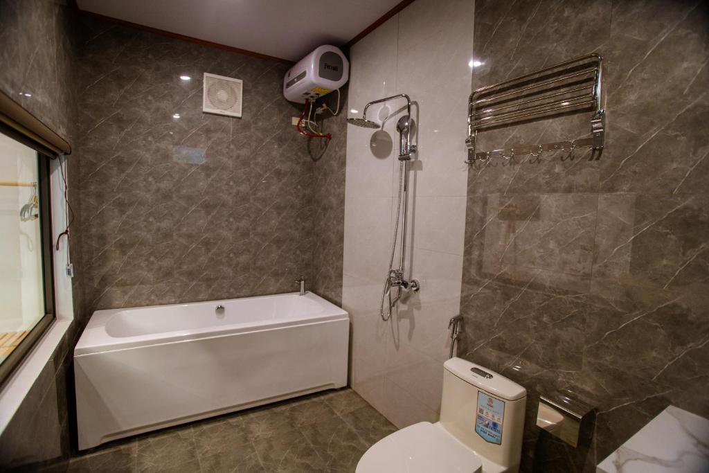 Phòng Deluxe Giường Đôi Có Bồn Tắm