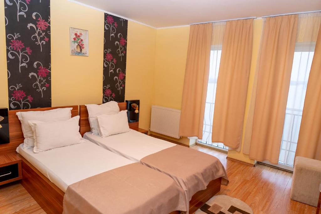 Postel nebo postele na pokoji v ubytování Hotel Sucidava
