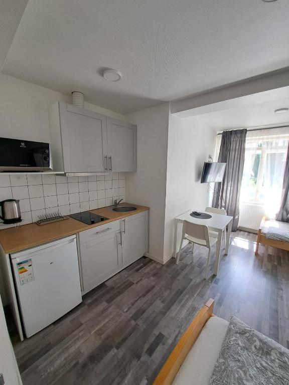 Monteurzimmer - Ferien Wohnungen Leipzig - Sandersdorf-Brehna - Appartement - Rez-de-chaussée