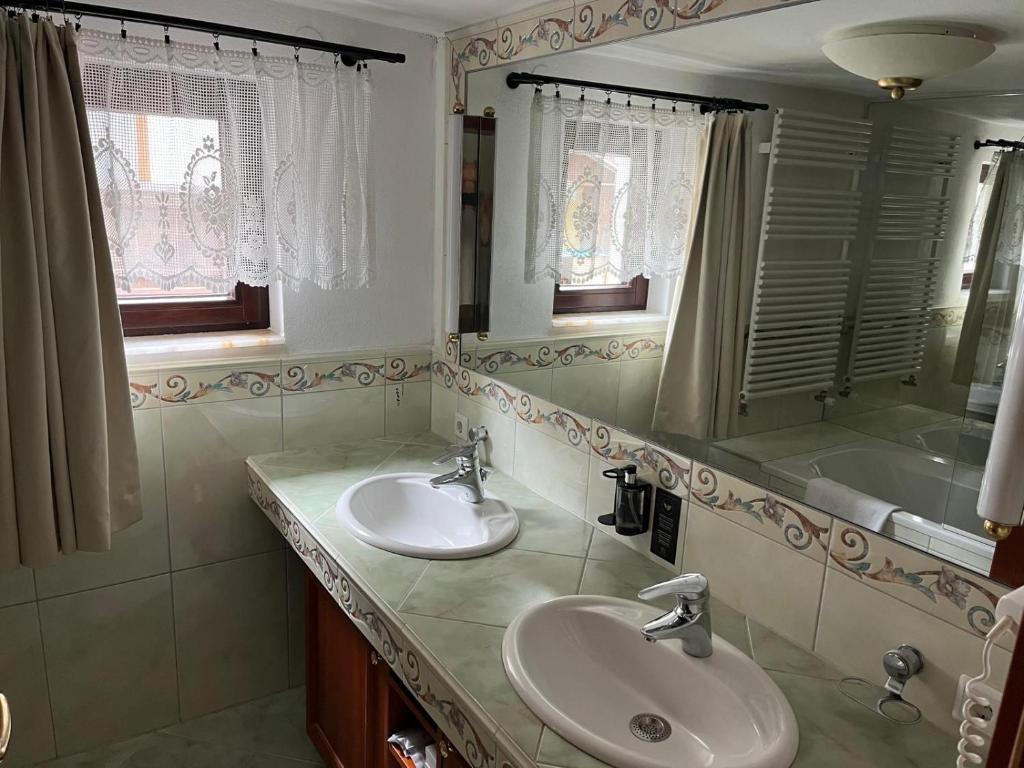 Koupelna v ubytování Tieflehner Hof Pitztalhaus Hotel
