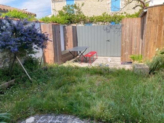 Zahrada ubytování Charmante maison à l'île de Ré au calme, avec jardin et deux vélos