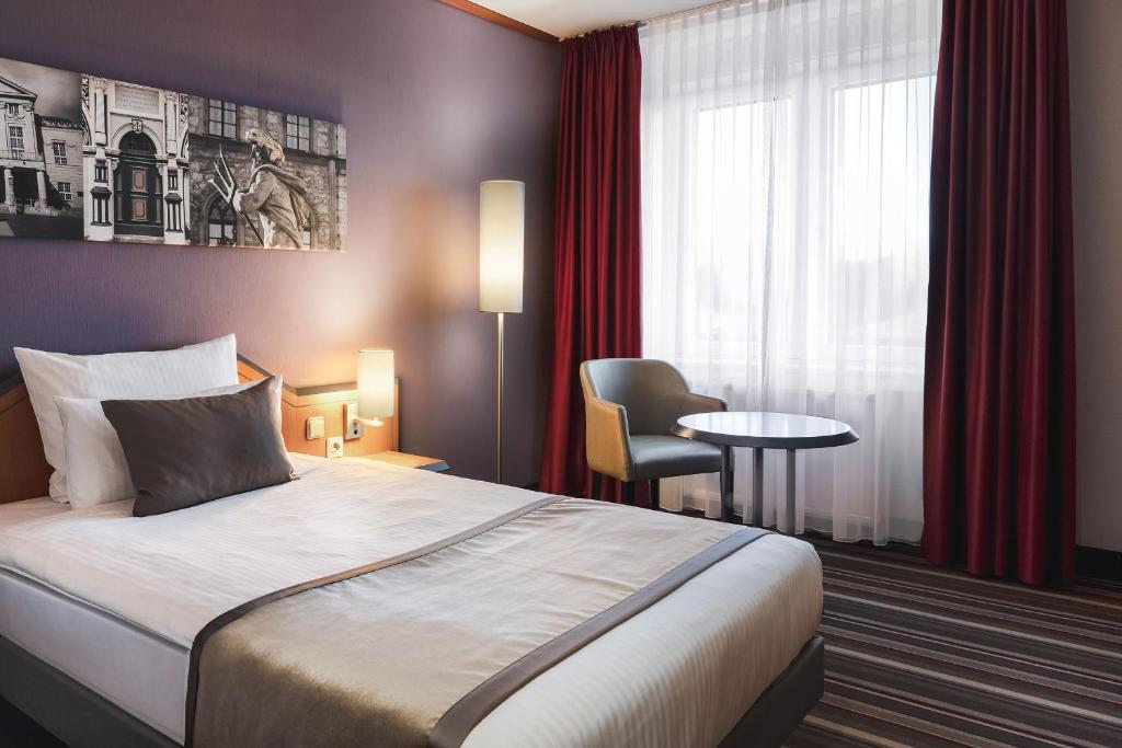 Voodi või voodid majutusasutuse Leonardo Hotel Weimar toas