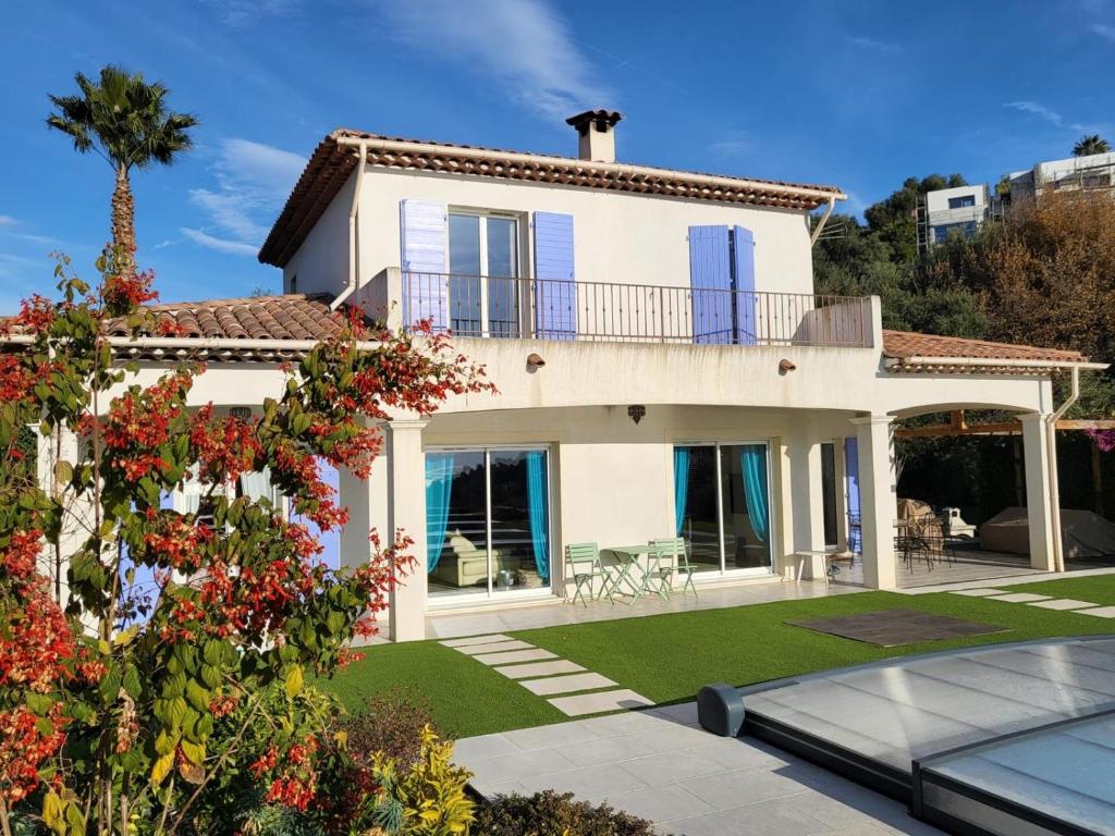 a large white house with a balcony and a yard at A True Paradise for unforgettable vacation – Villa Pool and Sea View in Nice