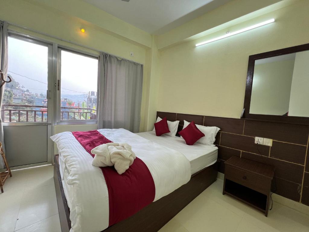 Postel nebo postele na pokoji v ubytování Hotel Karma Inn