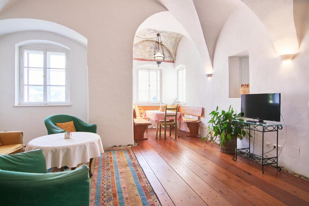 TV a/nebo společenská místnost v ubytování Hotel Landsitz Pichlschloss