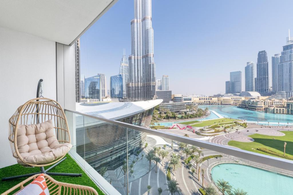 Bazén v ubytování Hermes-Style 2BR, Full Burj Khalifa View - Infinity Pool - Full Fountain View nebo v jeho okolí