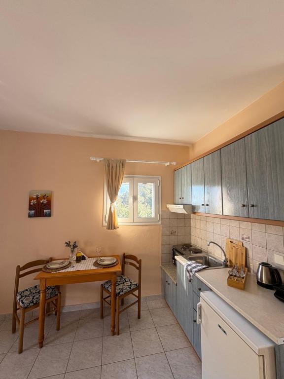 Kuchyň nebo kuchyňský kout v ubytování Myrtos Hotel