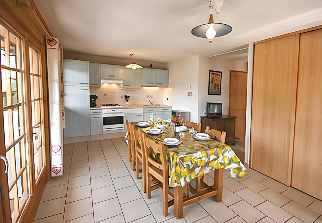 Kuchyň nebo kuchyňský kout v ubytování Appartement moderne à Châtel 60 m² avec terrasse privée
