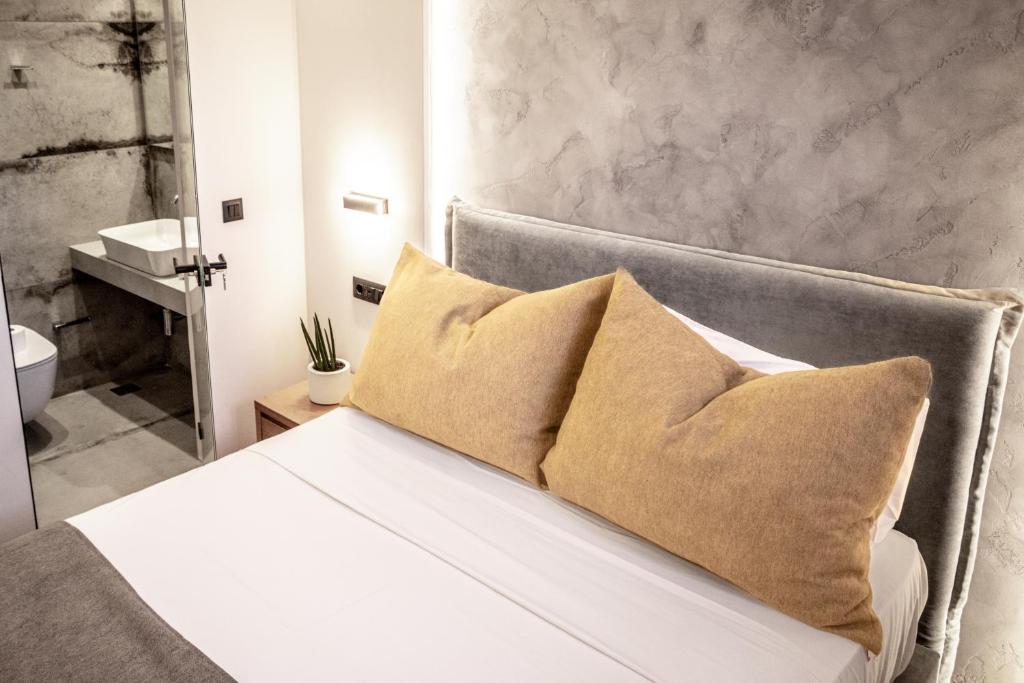 Postel nebo postele na pokoji v ubytování Morfeas Hotel