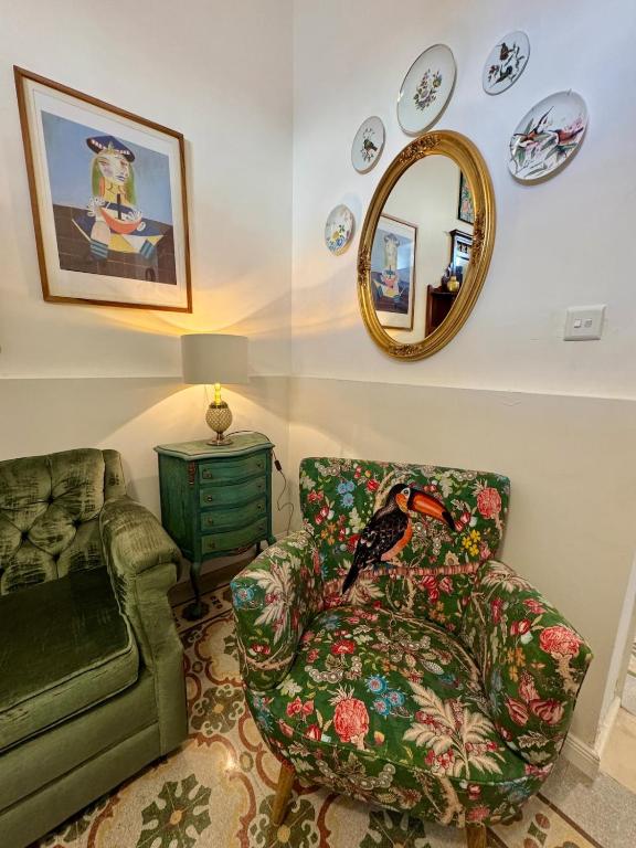 Posezení v ubytování Central Boutique Apartment Near Valletta - Perfect for Couples Wanting to Discover Malta
