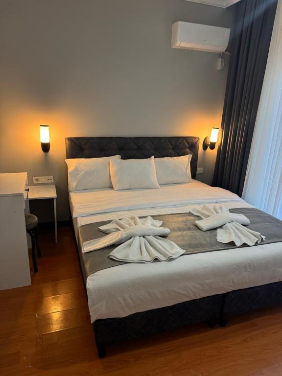 Postel nebo postele na pokoji v ubytování Galley Port Hotel