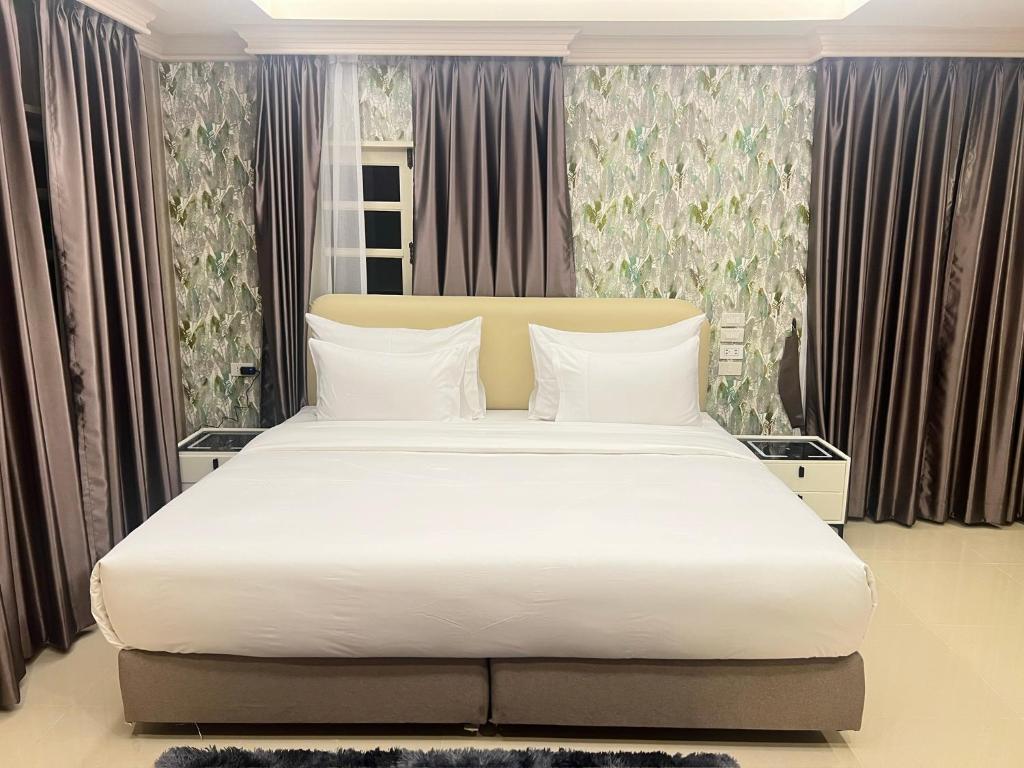 V20 Boutique Jacuzzi Hotel - Resim 12