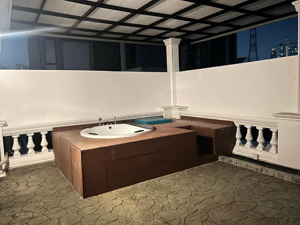 V20 Boutique Jacuzzi Hotel - Resim 19