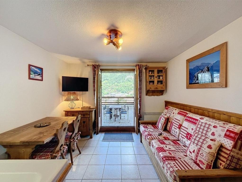 a living room with a couch and a table at Studio Le Flocon à Saint-Gervais-les-Bains in Saint-Gervais-les-Bains