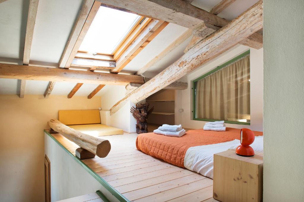 a bedroom with a bed and a skylight at I Magazzini in Marti